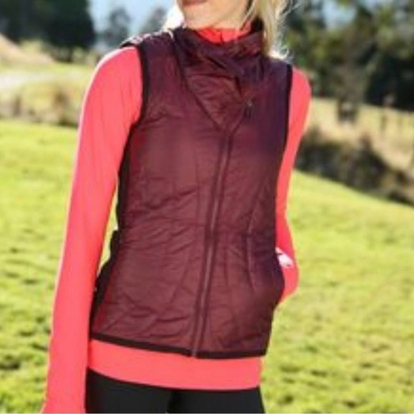 Athleta Vail Women’s Vest in Cherrywood Lightweight Puffer Size Medium - Picture 1 of 9